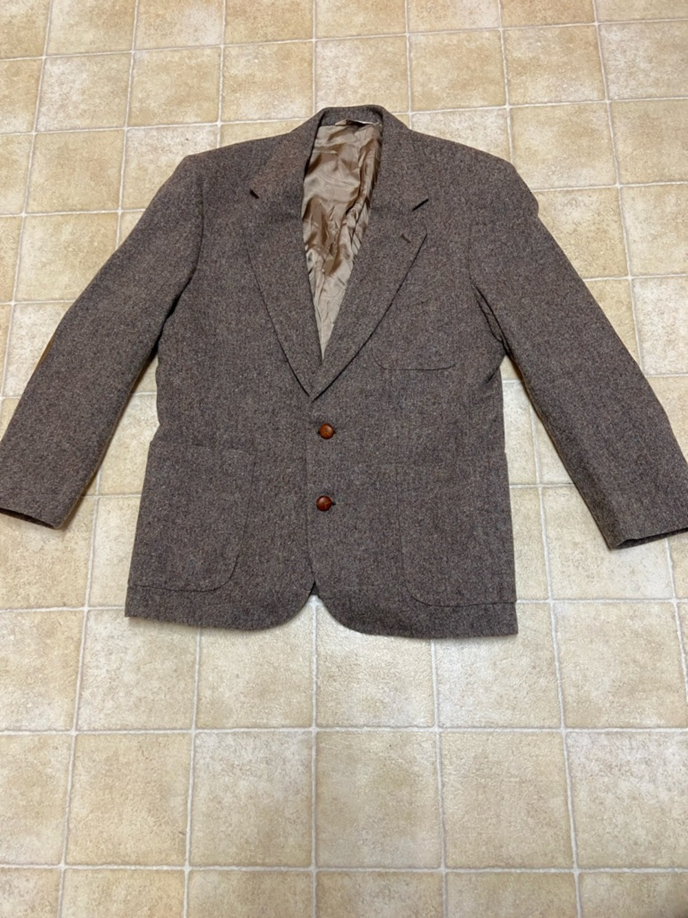 VTG,CC COURTENAY Men's Brown Tweed Two-Button Sport Coat - Classic Notch Lapel